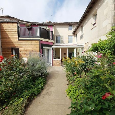 Latillé La Loge Des Fees B&B 외부 사진