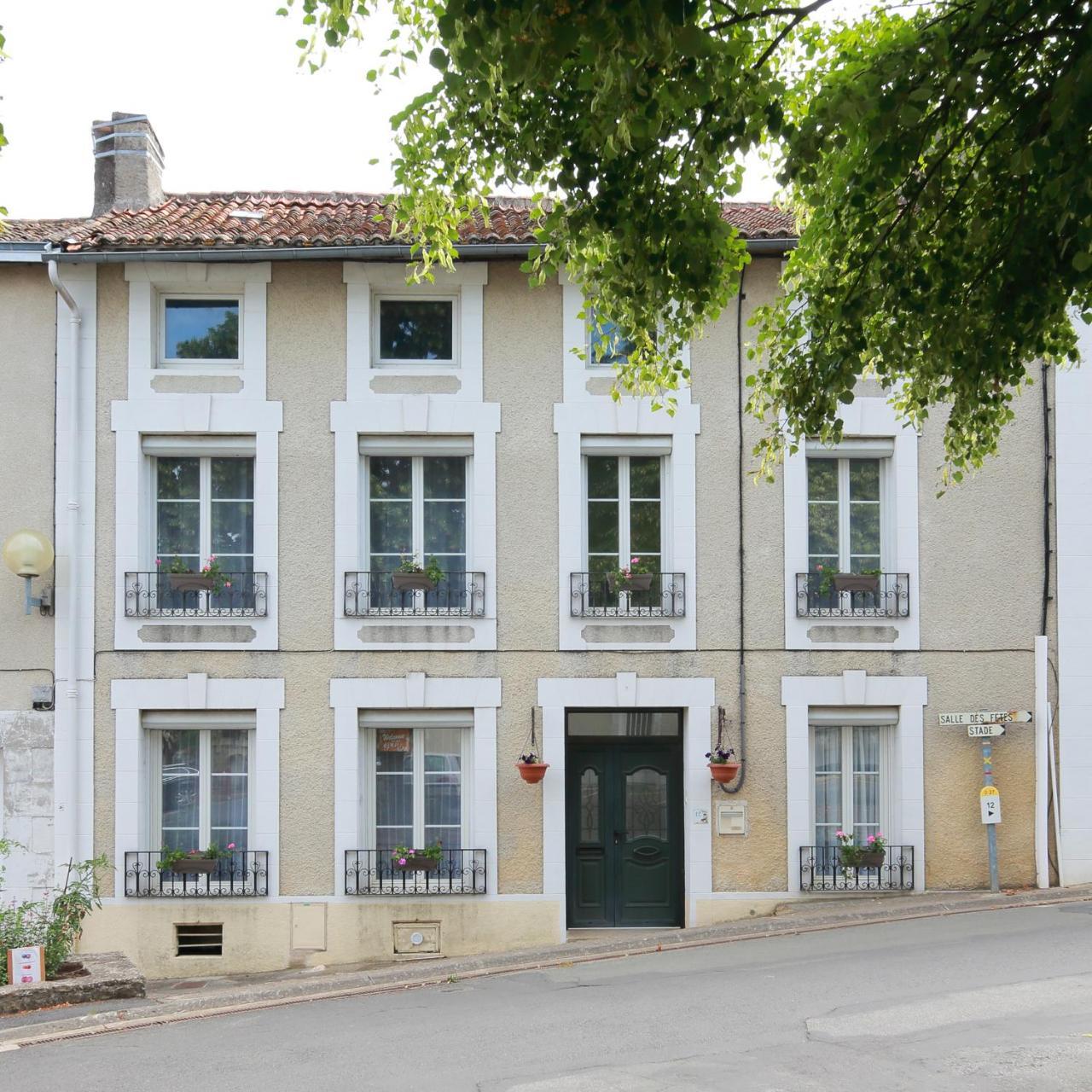 Latillé La Loge Des Fees B&B 외부 사진